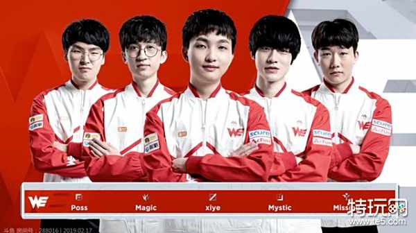 球场上炸翻 球场上炸翻